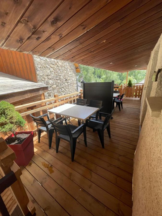 L Alpin Bel Appartement Avec Terrasse Dans Vieille Ferme De Montagne Renovee ليه أورس المظهر الخارجي الصورة