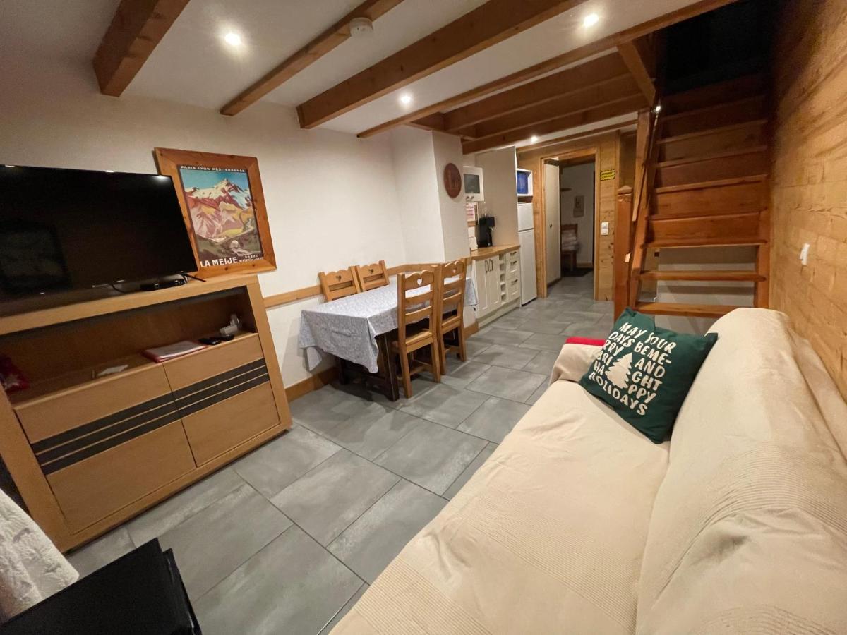 L Alpin Bel Appartement Avec Terrasse Dans Vieille Ferme De Montagne Renovee ليه أورس المظهر الخارجي الصورة